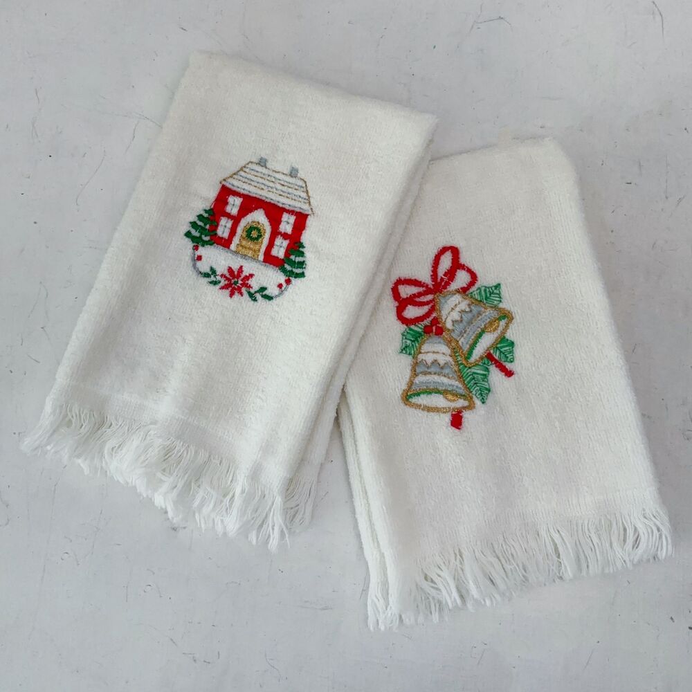 VTG Set Of 2 Cannon Christmas Finger Tip Towels House Bells Holiday Embroidered